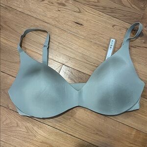 SKIMS Wireless Form Push Up Bra 36D